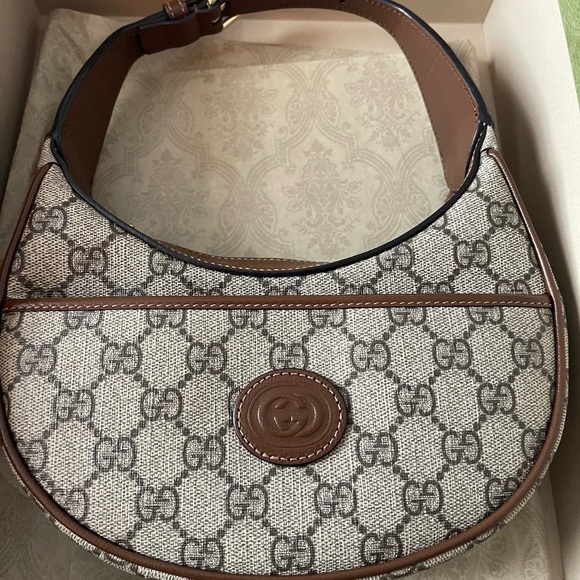 GUCCI HALF-MOON-SHAPED MINI BAG WITH INTERLOCKING G - Picture 7 of 10